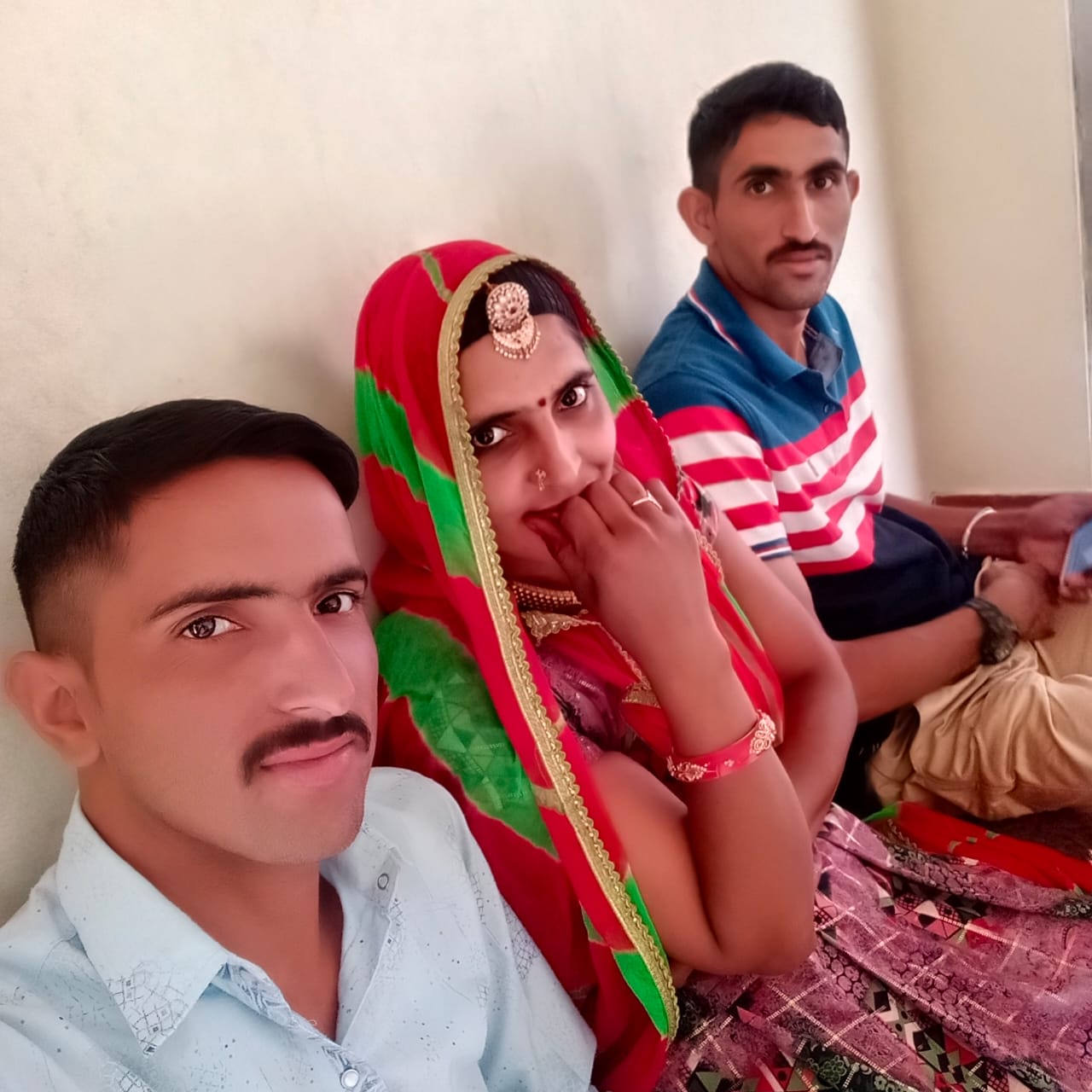 रामस्वरूप कासवान त्याची बहीण मुन्नी देवी आणि भाऊ श्रीराम कासवान प्रदेश. (फाइल फोटो)