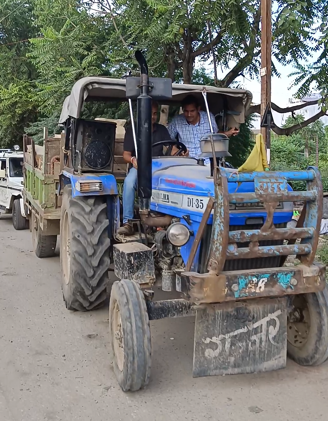 पकड़ा गया ट्रैक्टर