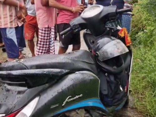 मुक्ती रंजन याची नैसर्गिक भुईंपूर वावा बंदिस्त पार्किंग व्यवस्था आली.