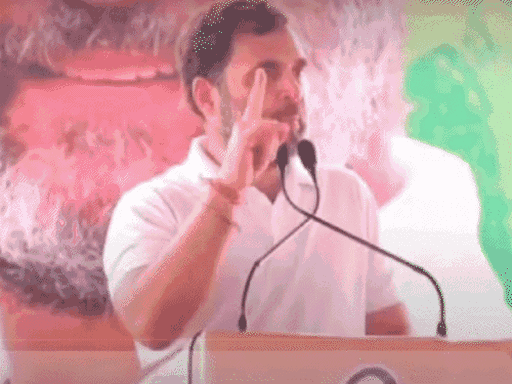 हिसार के बरवाला में रैली को संबोधित करते राहुल गांधी।