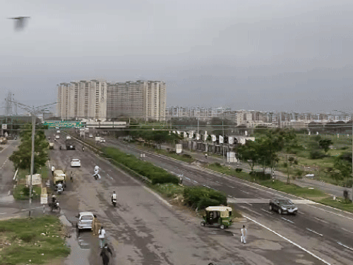 पंजाबच्या मोहालीमध्ये गुरु सकाळपासून ढगाळ वातावरण आहे.