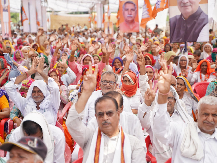 चहारी दादरी संसदीय क्षेत्र में हुई जनसभा में बड़ी संख्या में लोग पहुंचे.