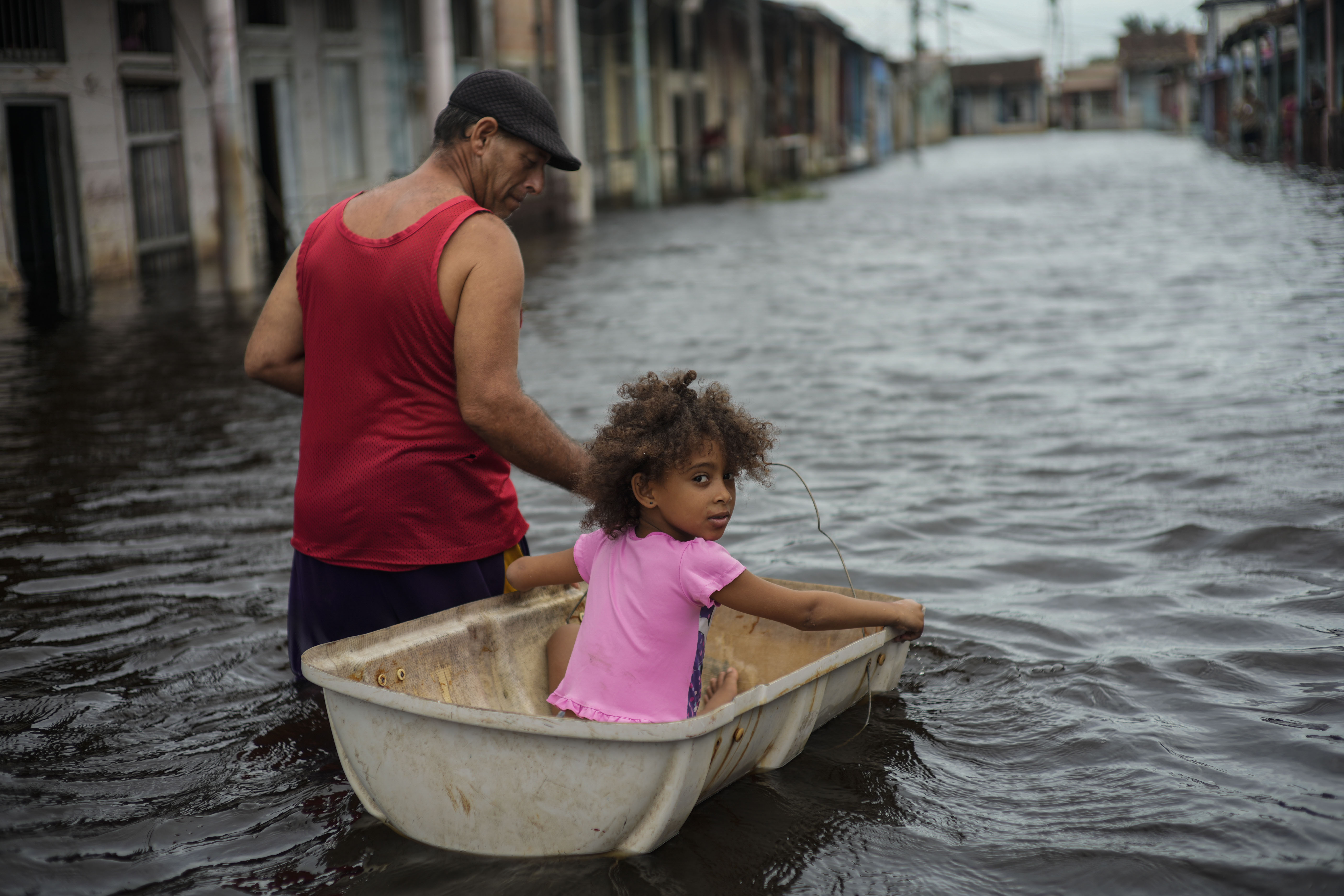 A man was seen rescuing a girl amid floods in Georgia.