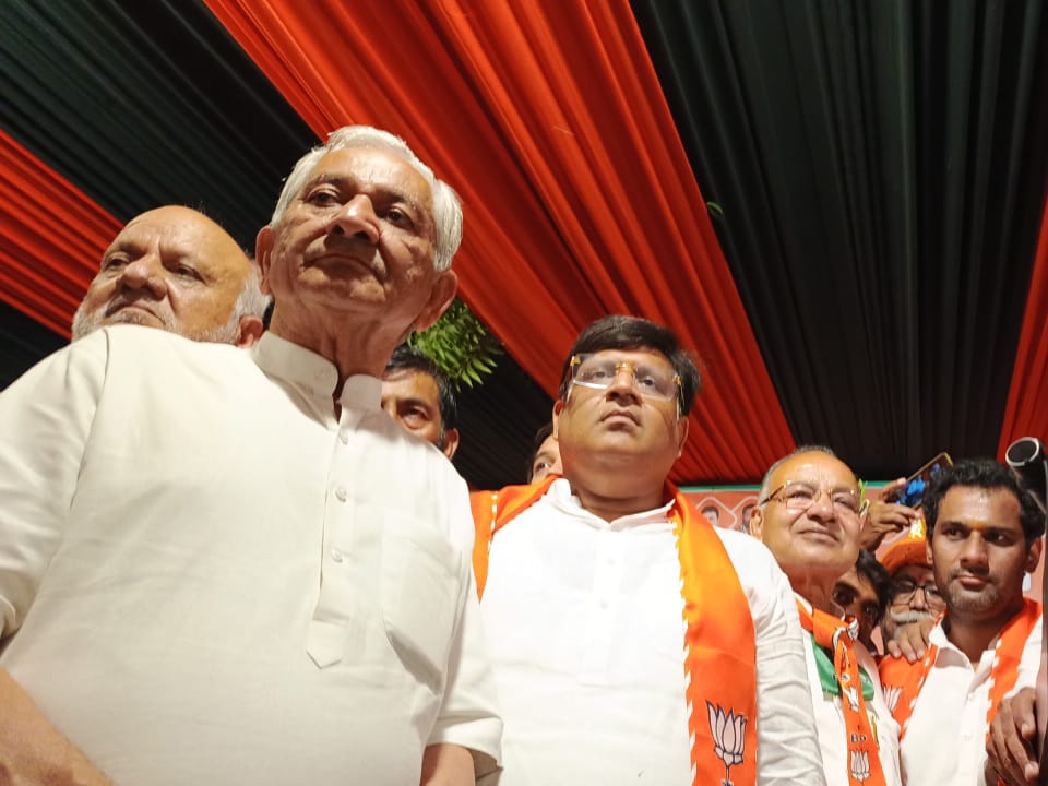 भाजपा में शामिल होने पहुंचे आप प्रत्याशी प्रवेश मेहता।