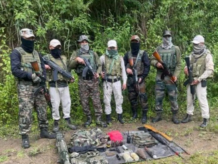 सुरक्षाबलों ने 27 सितंबर को तीन जिलों से भारी मात्रा में हथियार और गोला-बारूद जब्त किया।