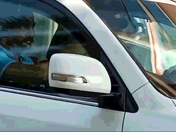 अस्पताल से बाहर निकलते हुए सीएम भगवंत मान। - Dainik Bhaskar