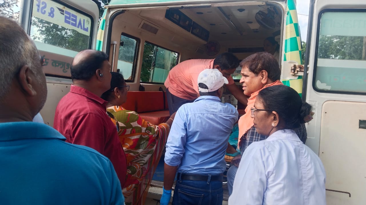 2 लोगों की हालत गंभीर बताई जा रही है, जिन्हें राजनांदगांव रेफर किया गया है।