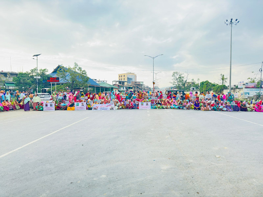 प्रदर्शनकारियों ने दोपहर करीब 3:15 बजे नेशनल हाईवे-102 या एशियन हाईवे-1 को जाम कर दिया - Dainik Bhaskar