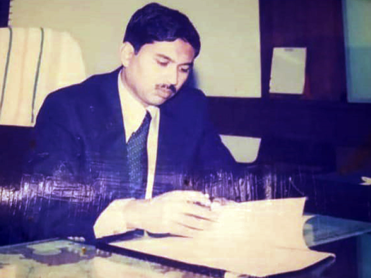 अनुराग जैन वर्ष 2004 में मध्यप्रदेश पूर्व क्षेत्र विद्युत वितरण कंपनी के प्रबंध संचालक के रूप में काम कर चुके हैं। यह फोटो उसी वक्त का है।