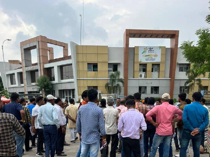 स्मार्ट चिप कंपनी का कार्यकाल समाप्त होने के बाद आवेदकों को आ रही दिक्कत।