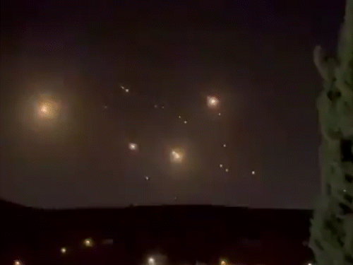 ईरान के कई मिसाइल को इजराइली डिफेंस सिस्टम डोम ने रोक लिया। - Dainik Bhaskar