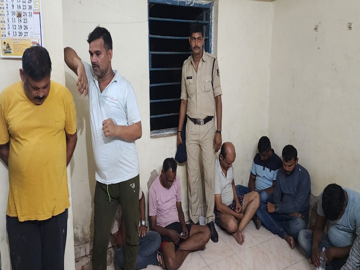 भिलाई तीन से गिरफ्तार जुआ के आरोपी - Dainik Bhaskar