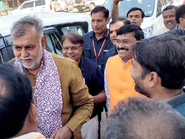 पंचायत एवं ग्रामीण मंत्री प्रहलाद पटेल गुरुवार को सिंग्रामपुर पहुंचे और तैयारियों का जायजा लिया।