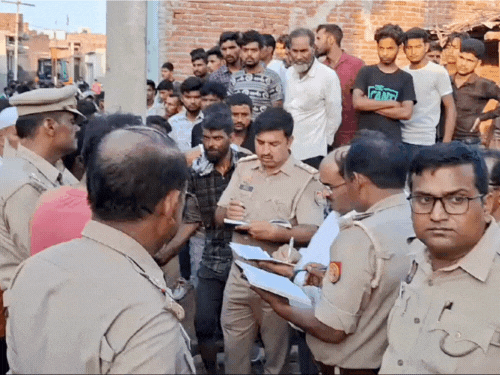 पोलीस या संपूर्ण प्रकरणाचा बारकाईने भाग घेत आहेत.