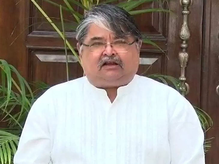 वीर सावरकरांचे नातू रणजित सावरकर म्हणाले की, सावरकरांची बदनामी करणे ही काँग्रेसची रणनीती आहे, विशेषत: निवडणुका जवळ आल्या असताना.