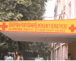 सरकारी प्रवासी डॉक्टरांची नियुक्ती आहे. राहतच त्या विद्यार्थिनीला भेटला.