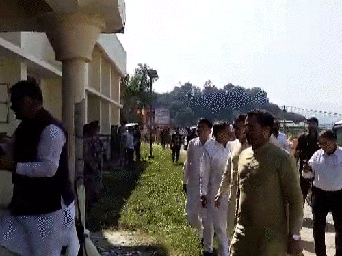 जेपी नड्डा यांच्या स्वागतासाठी बिलासपूरमध्ये भाजप नेते जमू लागले आहेत.