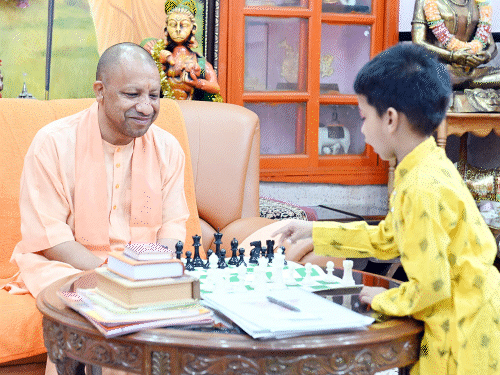 कुशाग्र अग्रवालच्या कलागुणांना वाव देण्यासाठी उत्तर प्रदेश सरकार सर्व प्रकारची मदत करेल, असे आश्वासन मुख्यमंत्र्यांनी दिले.