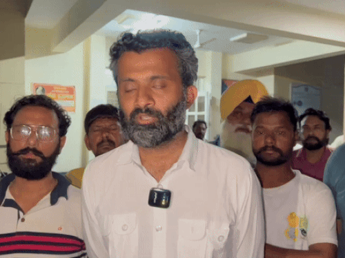 हल्ल्याची माहिती देताना पारुल नागपाल.