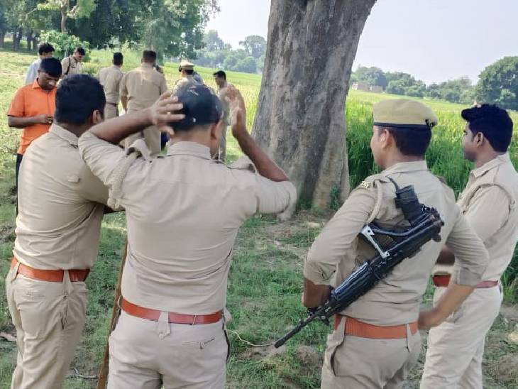 10 वर्षीय मुलीच्या हत्येची माहिती मिळताच सोरवण पोलीस स्टेशन परिसरात पोलीस दाखल झाले.