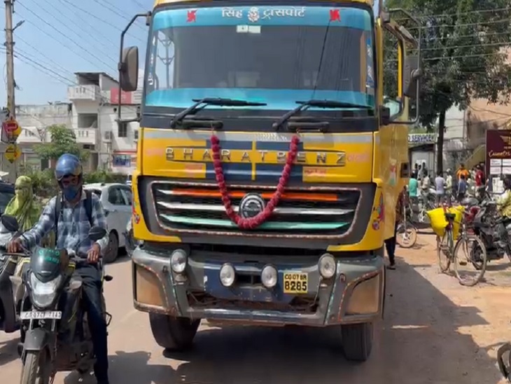 हादसे के बाद पुलिस ने हाइवा को जब्त कर लिया है।