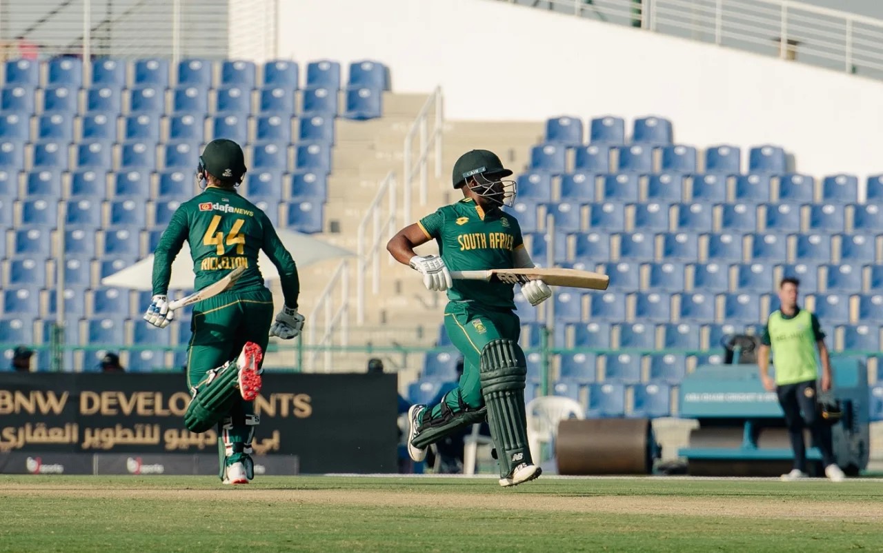 बवुमा और रिकेल्टन के बीच पहले विकेट के लिए 68 रन की साझेदारी हुई।