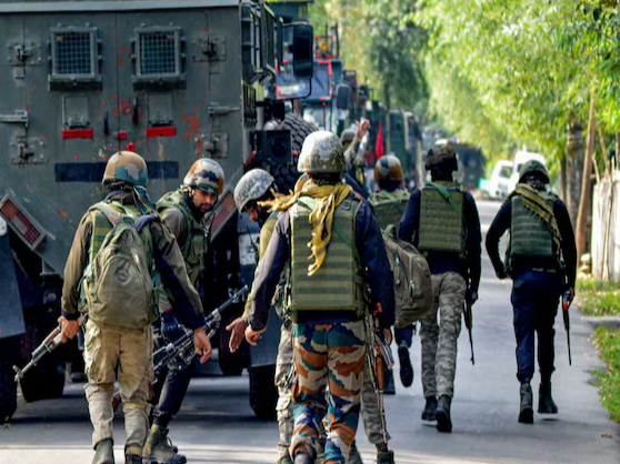 कुपवाड़ा के गुगलधार में सेना और पुलिस ने आतंकियों के खिलाफ जॉइंट ऑपरेशन चलाया है। -प्रतीकात्मक फोटो - Dainik Bhaskar