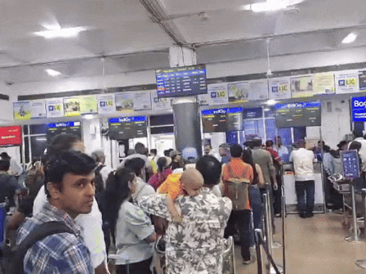 The Indigo Airlines flight going to Mumbai is standing at the airport in Jodhpur for two hours. The flight from Jodhpur to Ahmedabad was delayed by 3 hours. Here boarding passes are being made by hand.