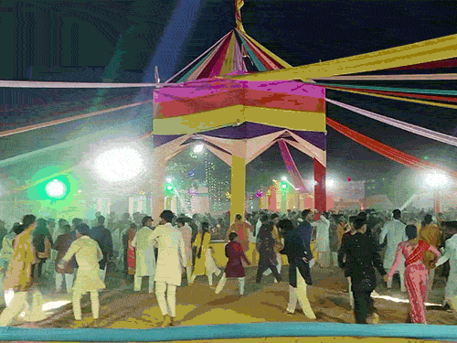 नियमों का उल्लंघन करने पर पुलिस परमिशन रद्द करेगी और कार्रवाई करेगी।