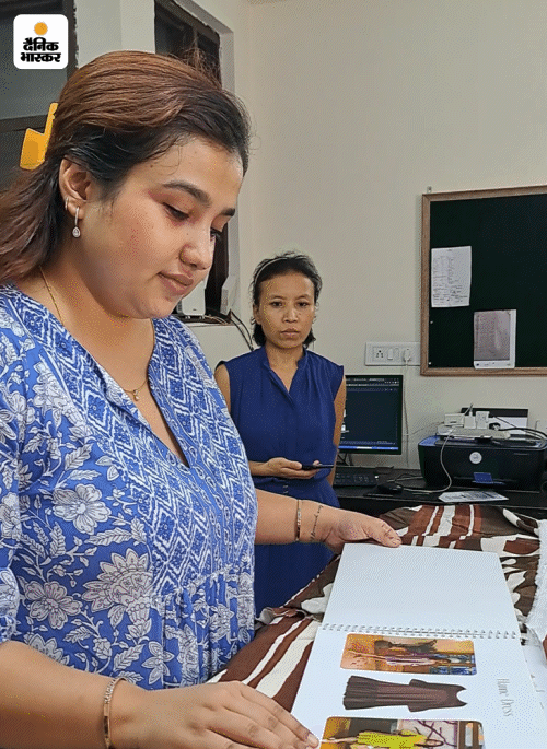 विशाखा की डिजाइनिंग टीम सबसे पहले कलर कॉम्बिनेशन के साथ सैंपल तैयार करती है। फिर इसे मैन्युफैक्चरर के पास बनने के लिए भेजा जाता है।