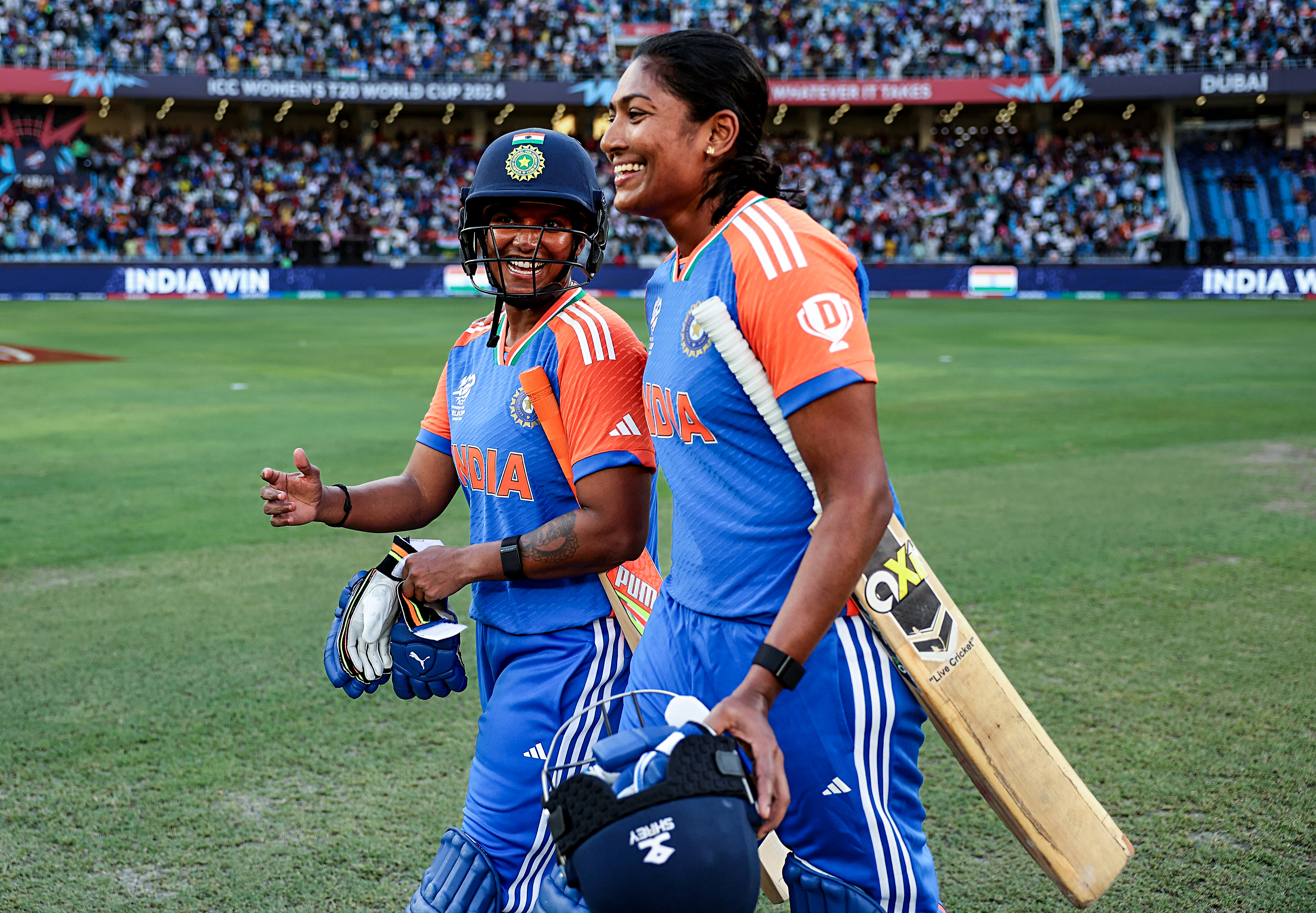 सजना सजीवन दाएं ने विनिंग शॉट खेला।