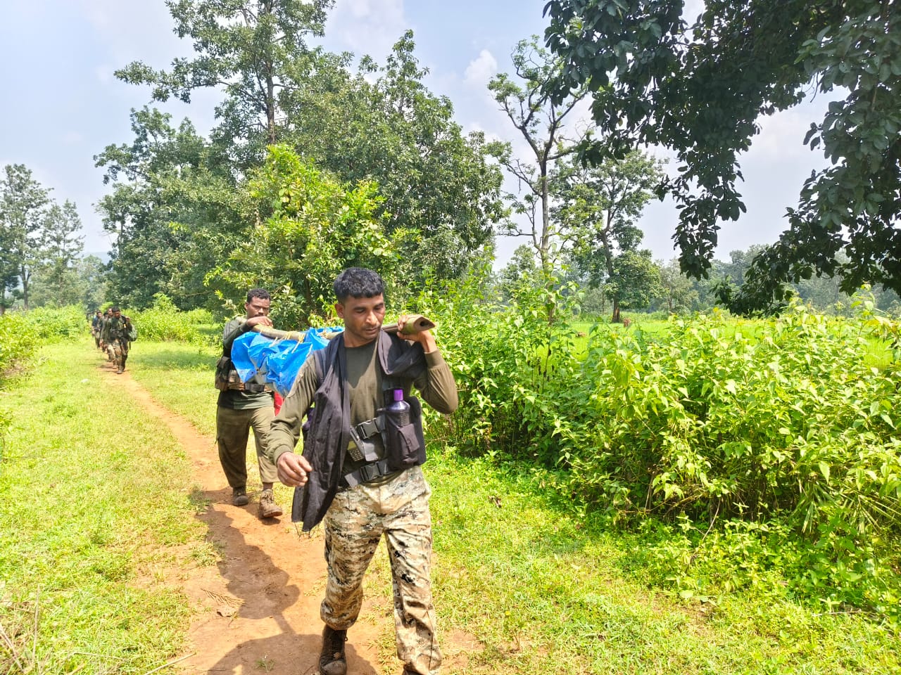 4 अक्टूबर को मुठभेड़ हुई थी, जिसके बाद 5 अक्टूबर को जवान शव लेकर पहुंचे।