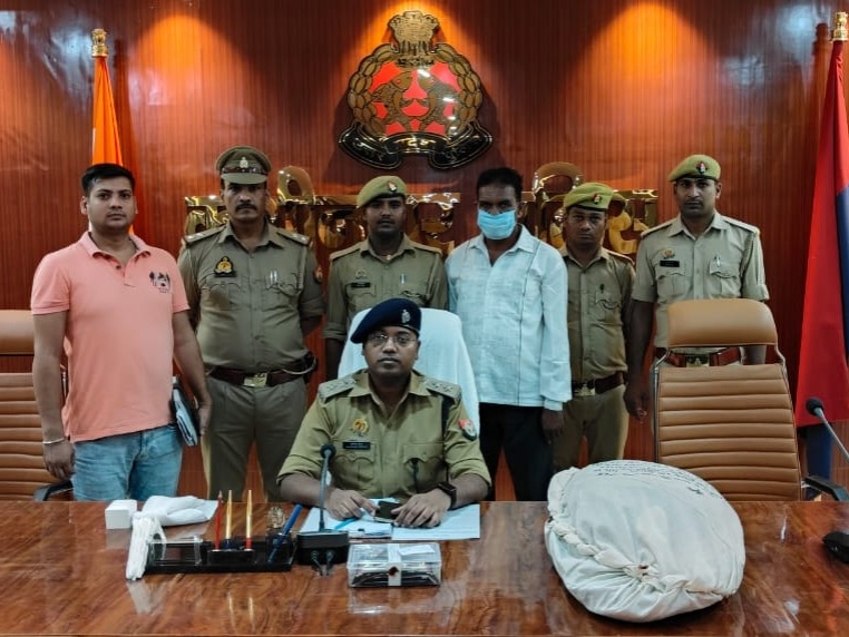 Fake police officer arrested Kushinagar