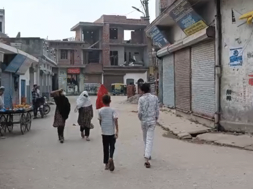 Saharanpur Riots Flag in the hands of rioters in Saharanpur...riot in their hearts