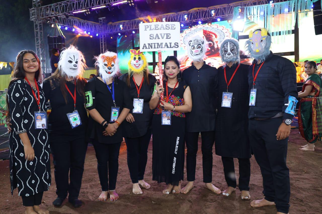 एनिमल सेव मूवमेंट के तहत प्रतिभागियों ने दिया जानवरों की सुरक्षा का संदेश।
