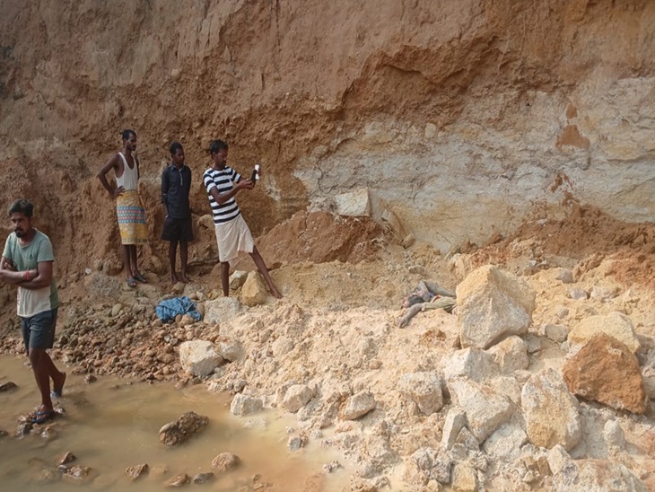 घटनास्थल, जहां छुई खदान का बड़ा हिस्सा धंस गया