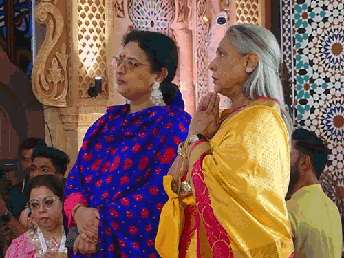 जया बच्चन माता राणीच्या दरबारात पोहोचल्या.