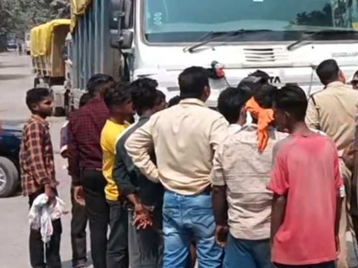 हाईवा ने बाइक सवार को मारी टक्कर।