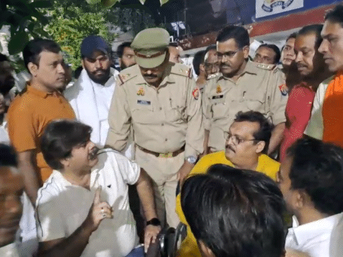 Dispute and between SHO and BJP LEADER| UP NEWS- meerut news| VIDEO VIRAL