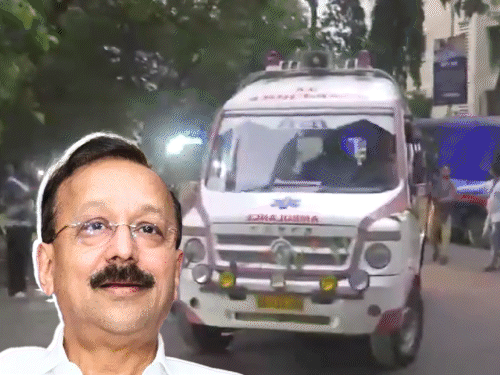 बाबा सिद्दीकी का शव पोस्टमार्टम के लिए लीलावती से कूपर अस्पताल लाया गया। - Dainik Bhaskar