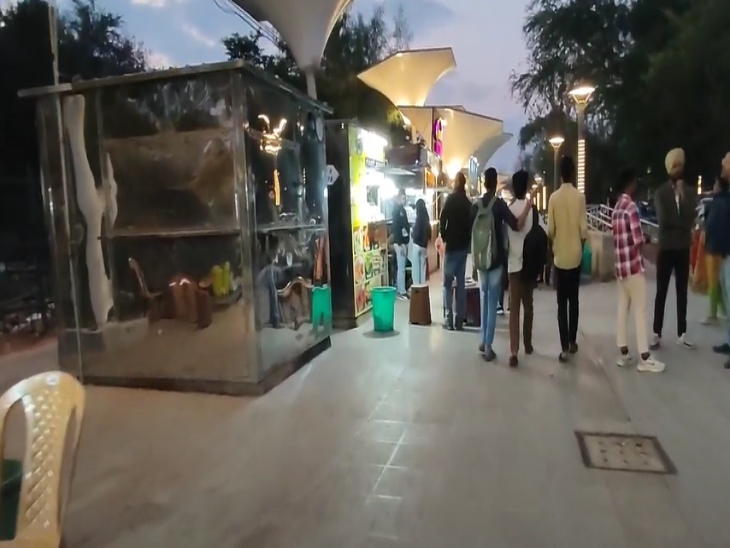 Raipur Science College Chowpatty - All 60 shops will be removed | रायपुर के  साइंस कॉलेज चौपाटी से हटेंगी सभी 60 दुकानें: 5 करोड़ लागत से हुई थी तैयार,  विधायक मूणत बोले-एरिया