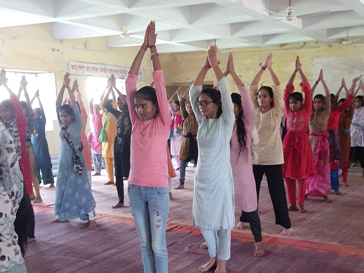 सेल्फ डिफेंस की तकनीक सीखेंगी छात्राएं। - Dainik Bhaskar