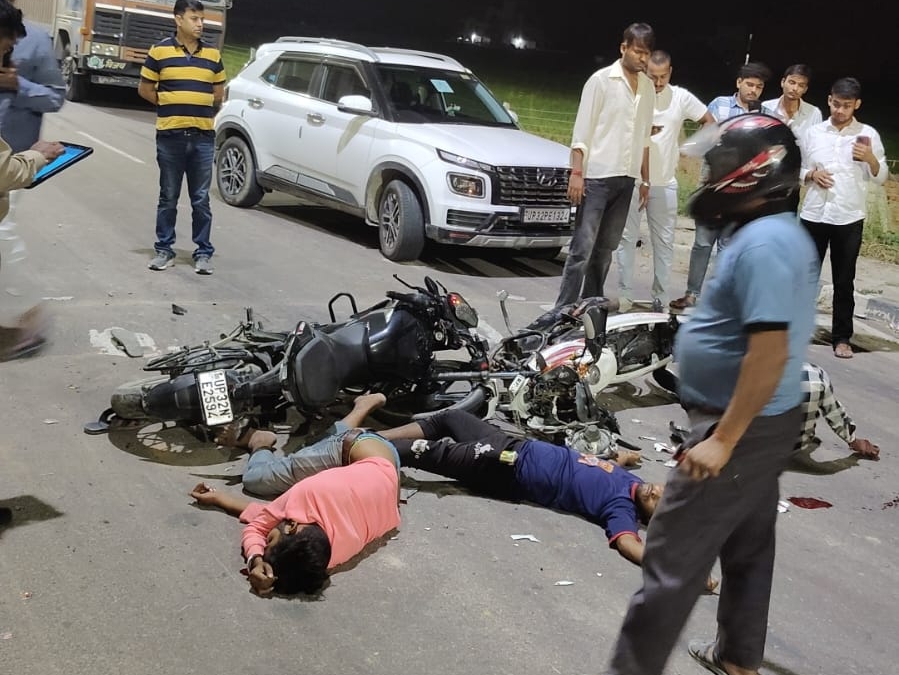 Accident on outer ring road in Lucknow