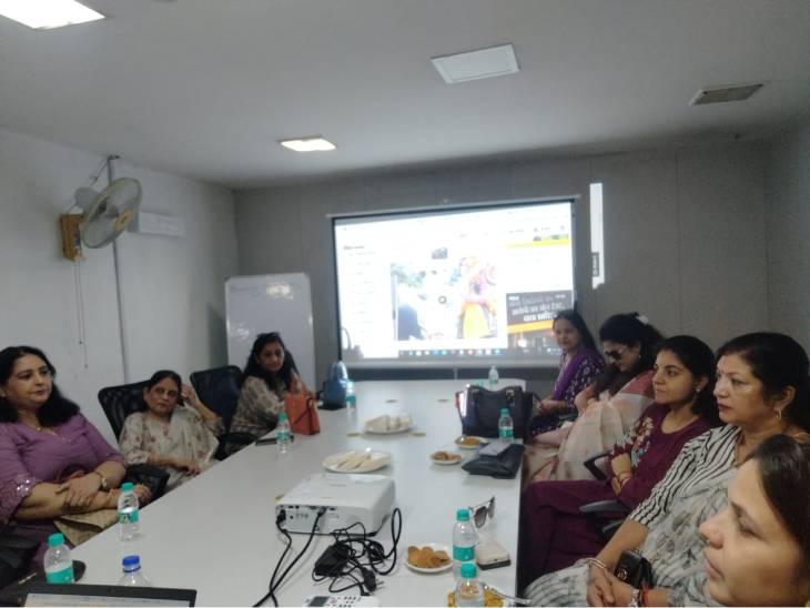 सामाजिक मुद्दों पर चर्चा हुई और सभी ने अपनी राय व्यक्त की.