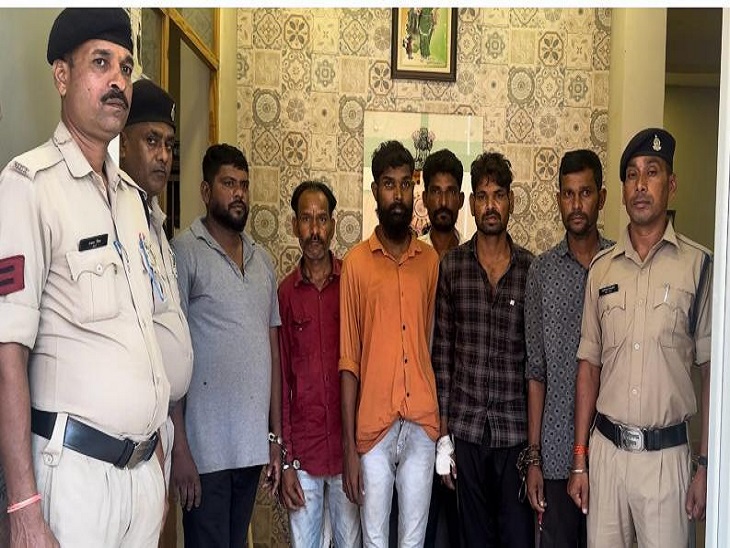 बकरा चोरी के गिरफ्तार आरोपी - Dainik Bhaskar