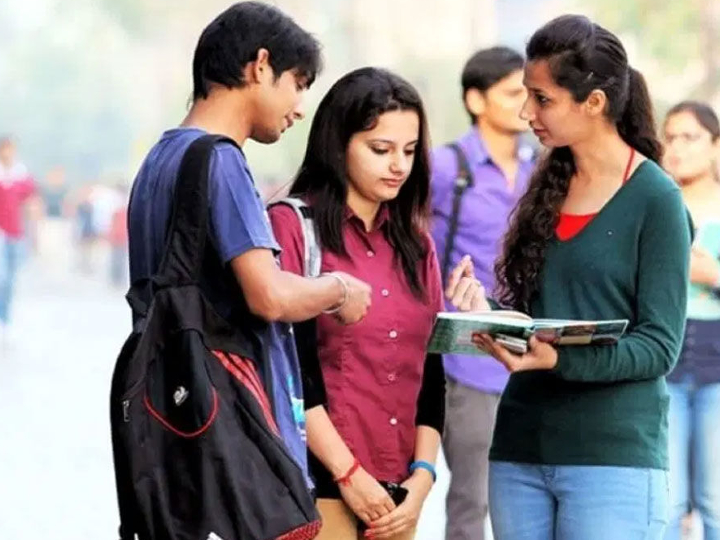 कॉलेज स्टूडेंट्स (फाइल फोटो) - Dainik Bhaskar