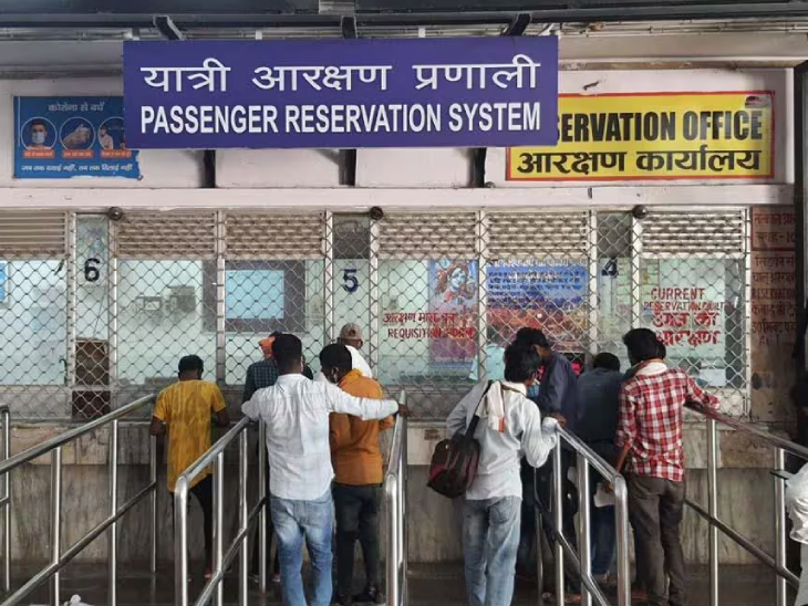 नए नियम के अनुसार, अब यात्री IRCTC ट्रेन टिकट को यात्रा से केवल 60 दिन पहले ही बुक कर सकेंगे। भारतीय रेलवे का यह नया नियम 1 नवंबर, 2024 से लागू होगा।