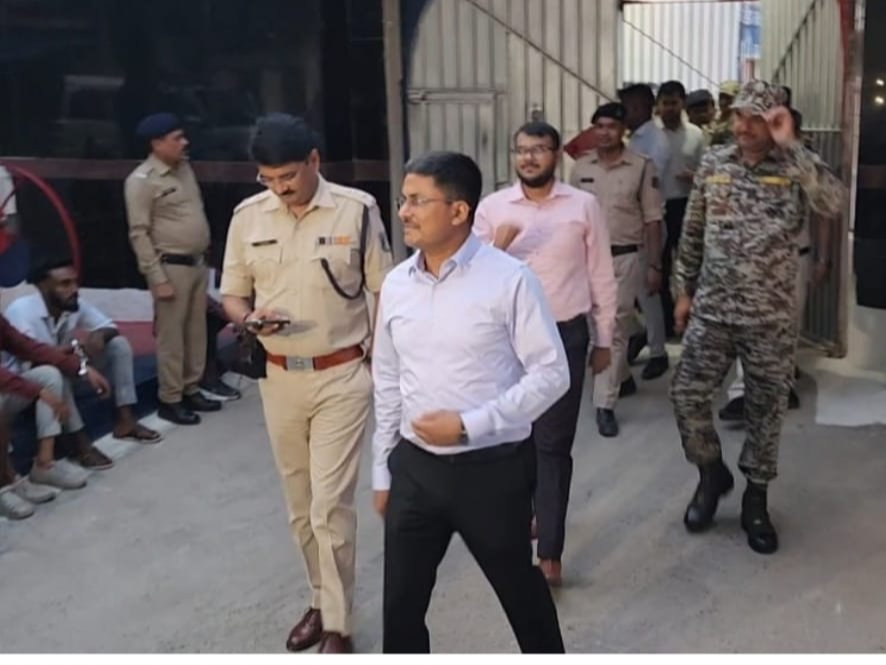 कलेक्टर-एसपी सहित अधिकारियों ने जेल का किया निरीक्षण। - Dainik Bhaskar