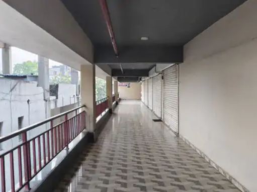 वडोदरा के मकरपुरा में स्थित जॉयस हब टाउन कॉम्प्लेक्स, जहां ज्यादातर दुकानें बंद हैं।