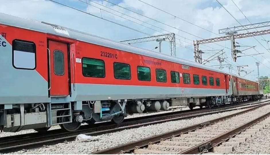 Nanded Express Azad Hind and Nanded Express trains will be seen in new colors | नए रंग ...